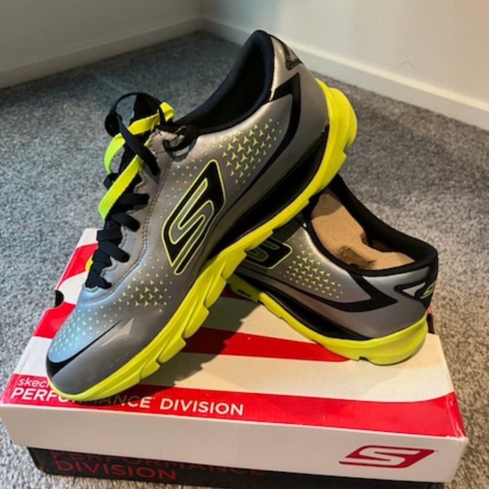 Skechers Performance Division - sz. 9 mens nwt